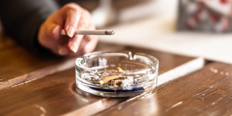 Confira 5 hábitos que prejudicam a sua saúde tanto quanto fumar