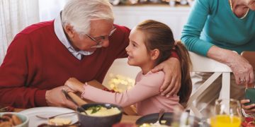 Ceia para crianças e idosos exige cuidados especiais. Médicos explicam