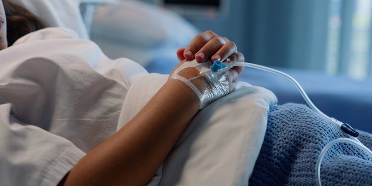 Criança que passou 10 anos com pedaço de vidro no corpo será indenizada