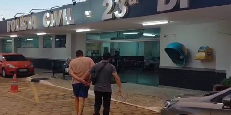 Homem agride mulher com retrovisor de carro e alicate de unha no DF