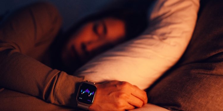 Hábito simples ao dormir ajuda a reduzir pressão arterial, diz estudo