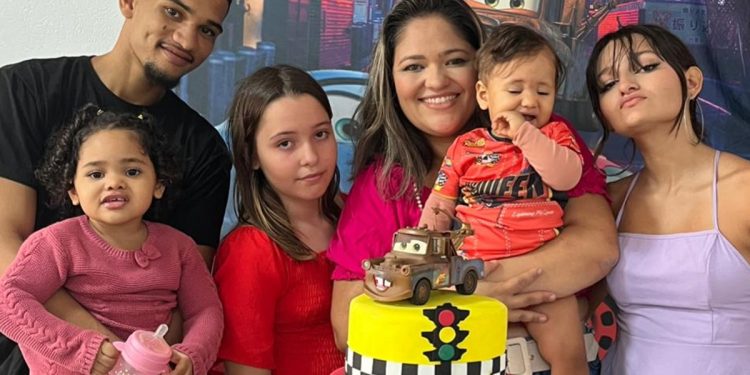 “É possível gerar vidas saudáveis”, conta mãe de 4 filhos que tem HIV