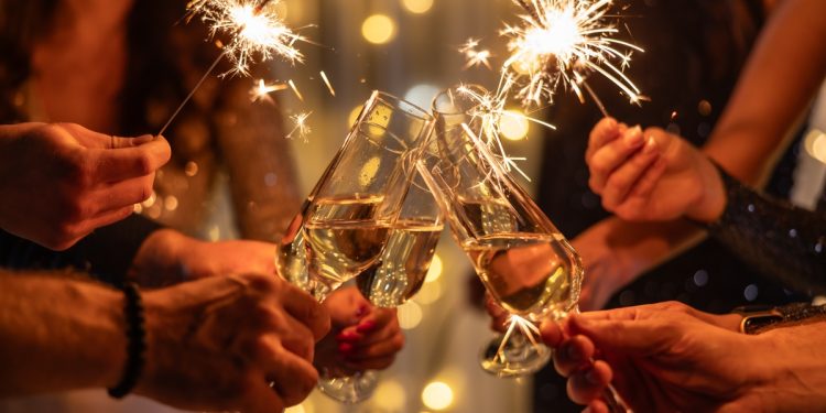 Felicidade tóxica? Como lidar com a pressão por alegria no fim do ano