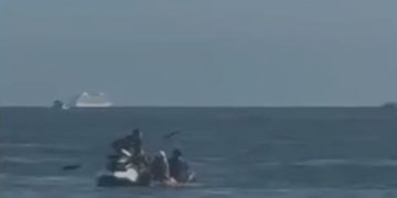 Piratas do mar: ladrões usam jet-ski para roubar alianças de casal