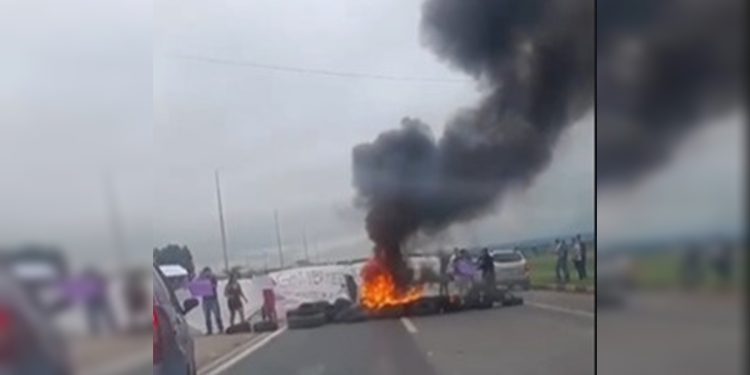 Ato contra operação da DF Legal tem barreira de fogo e bloqueio de via