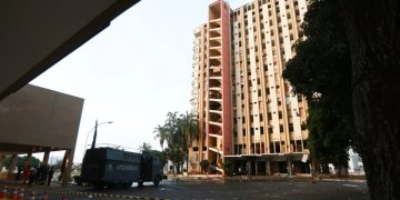 Da pompa ao abandono: Torre Palace já recebeu Garrincha e astros de Hollywood