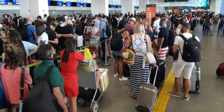 Aeroporto de Brasília tem  64 voos cancelados por causa de ciclone em SP