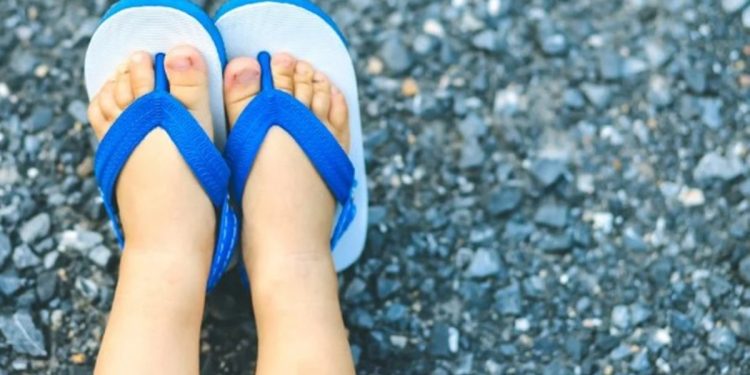 Aluna quebra pé ao ser atingida por pneu em escola e ganha indenização