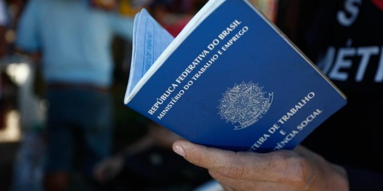 DF tem 930 vagas de emprego com salários de até R$ 3,4 mil nesta 5ª