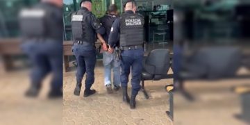 Ladrão com tornozeleira é preso após roubar e ferir vítima em feira