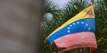 Embaixadas dos EUA e da Venezuela têm movimento tranquilo após ataque