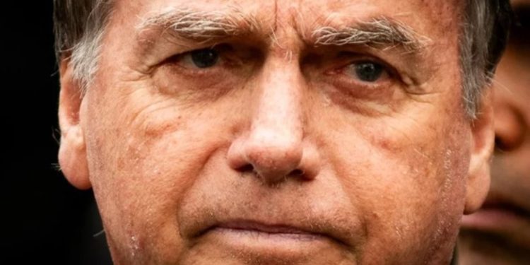 Defensoria Pública investiga condições de saúde de Bolsonaro na PF