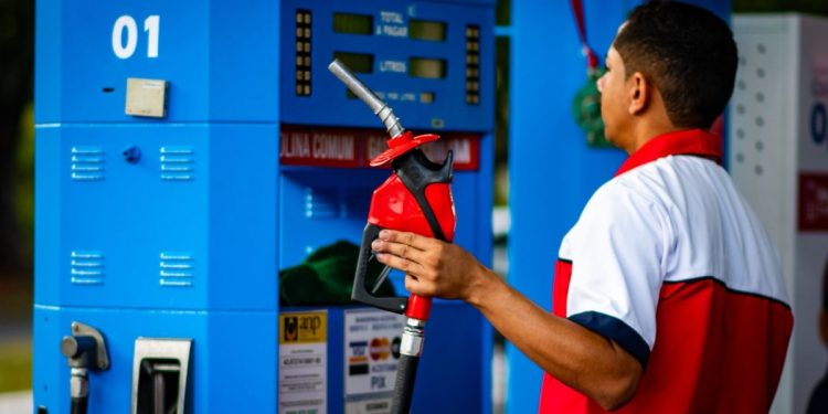 Deputado pede investigação do aumento de preço da gasolina no DF