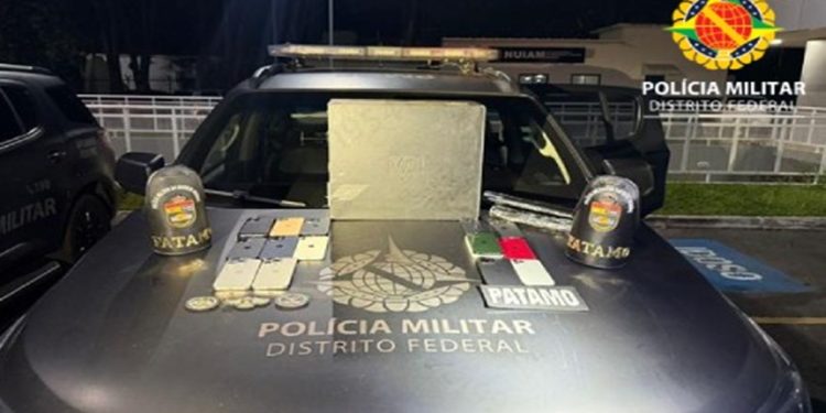 Homem é preso com iPhones dentro de panela envoltos em papel alumínio