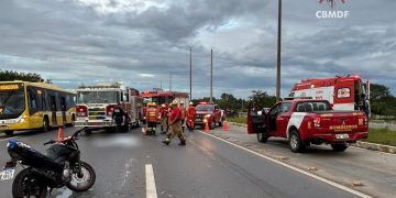 Mulher morre em acidente entre duas motos no DF