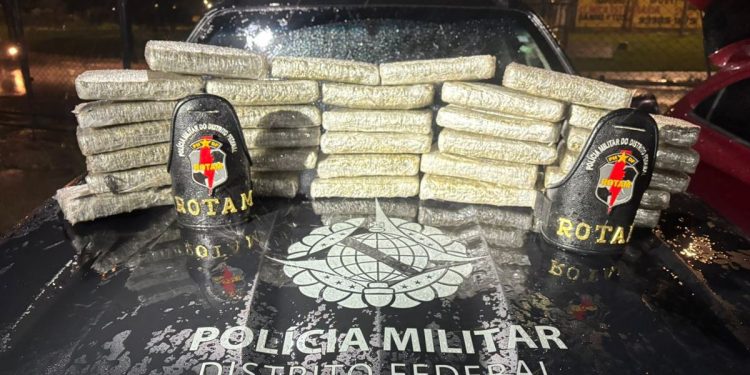 Homem de tornozeleira é preso com supermaconha avaliada em R$ 400 mil. Veja vídeo