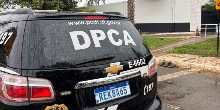 Mãe é presa por manter esquema de exploração sexual com a própria filha