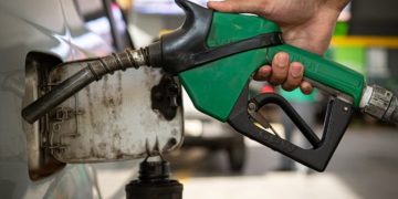 Gasolina fica R$ 0,10 mais cara nos postos de combustíveis do DF