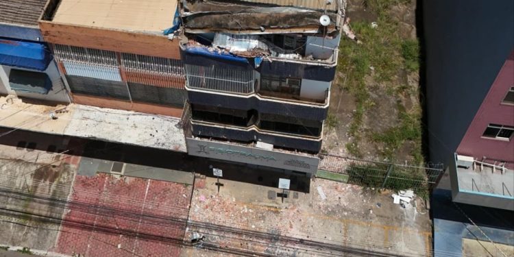 “Livramento”, diz moradora de prédio interditado após desabamento. Veja vídeo