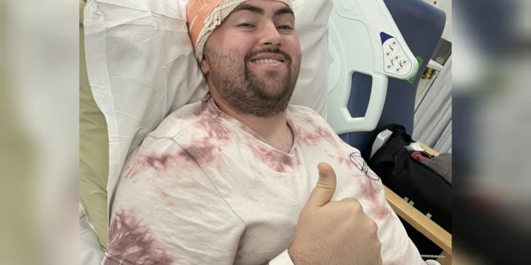 Homem ignora sinais de tumor no cérebro achando ser dor de musculação. Veja vídeo