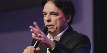Quem é o bispo que prestará auxílio espiritual a Bolsonaro na Papudinha