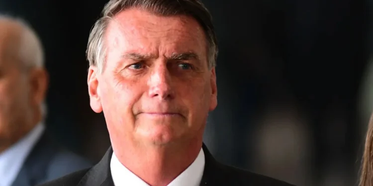 Redução de pena: benefício pedido por Bolsonaro atende 3 mil presos no DF