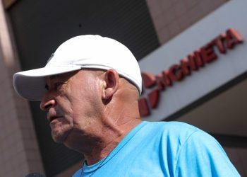 “Descobri pela televisão”, diz pai de vítima morta por técnicos em UTI. Veja vídeo