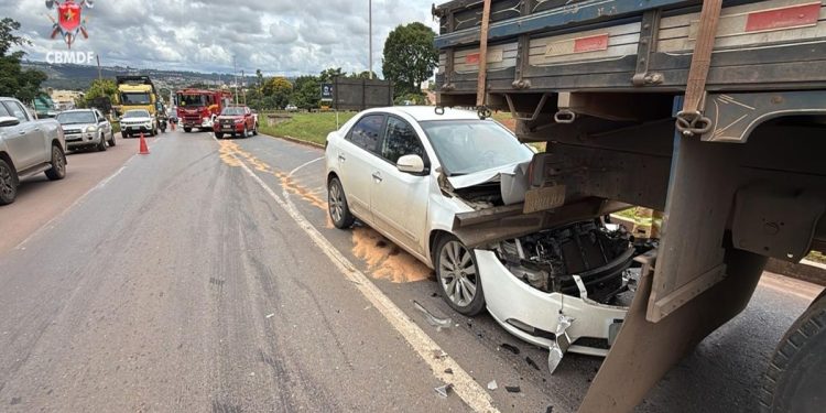 Batida entre 4 veículos na BR-020 provoca engavetamento; veja imagens