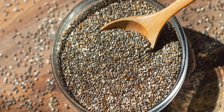 Nutricionistas explicam como hidratar a chia da forma certa