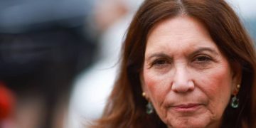 Bia Kicis diz que Bolsonaro é tratado “pior que os piores criminosos”