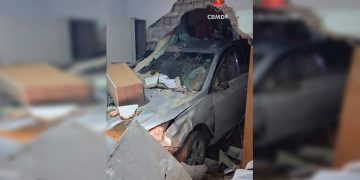 Motorista invade casa, derruba muro e atinge cinco pessoas no DF