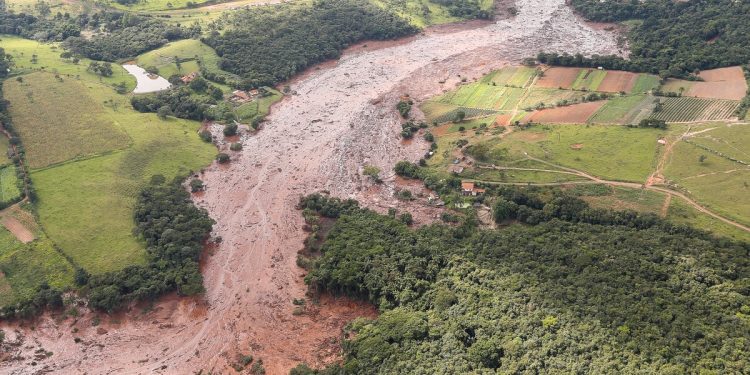 “Justiça não foi feita”, diz mãe que perdeu os filhos no desastre da Vale em Brumadinho
