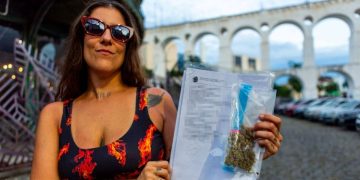 Neste verão, tem maconha argentina queimando legalmente no Brasil