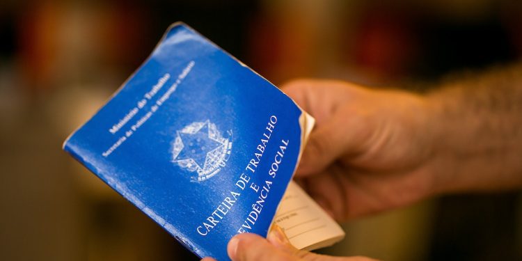 DF tem 686 vagas nesta quarta (7/1). Salários chegam a R$ 3,5 mil