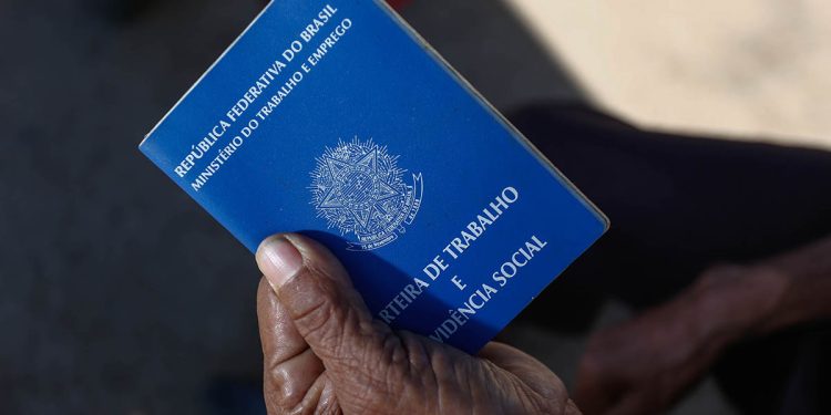 Agências do Trabalhador encerram a semana com 573 vagas de emprego no DF