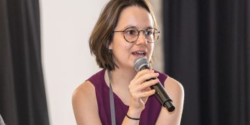 IA adiciona novas camadas de risco à desinformação nas eleições 2026, diz pesquisadora