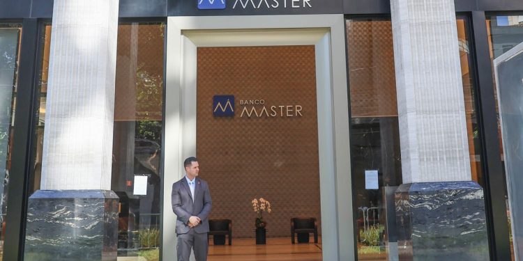 A bancada do Master é de direita