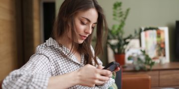 Assistir vídeos curtos e rápidos pode prejudicar a saúde dos olhos