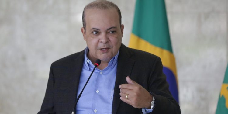 Ibaneis publica decreto do corte de gastos que prevê limite de despesa