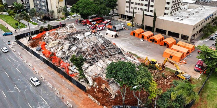 Torre Palace: implosão de hotel gerou 10 mil toneladas de entulho