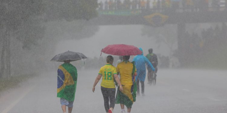 Internados no Hran após queda de raio em ato de Nikolas têm alta. Vídeo