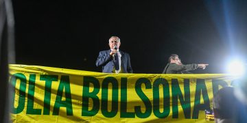 Senador cita morte de preso do 8/1 na Papuda e faz alerta sobre Bolsonaro