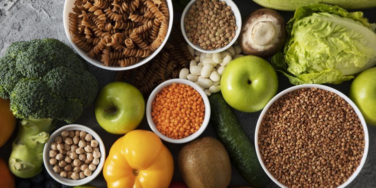 Nutricionista dá 5 dicas para comer mais fibras e melhorar o intestino