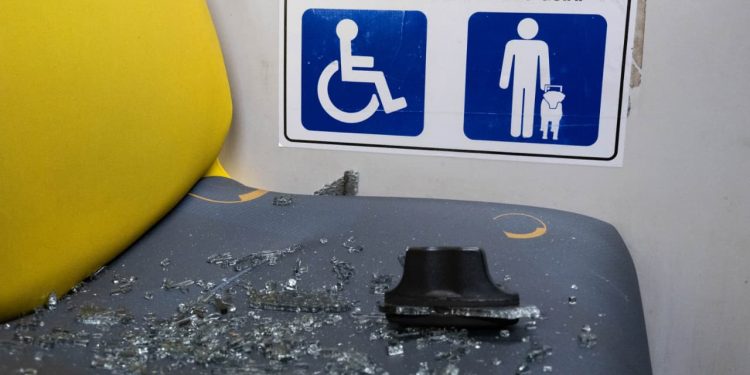 Passageiros ficaram feridos em ataques simultâneos a 40 ônibus no DF