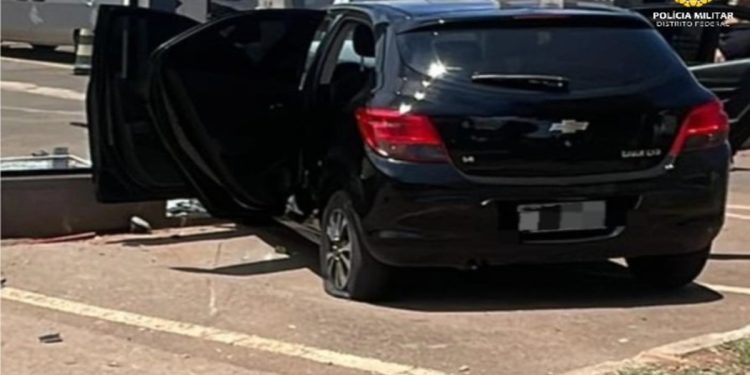 Suspeitas de roubar carro são presas após bater em muro de igreja. Veja vídeo