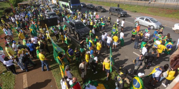 Caminhada de Nikolas altera o trânsito em vias de Brasília; confira
