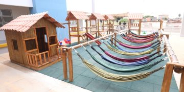 Família de garoto que teve dedo esmagado em creche será indenizada