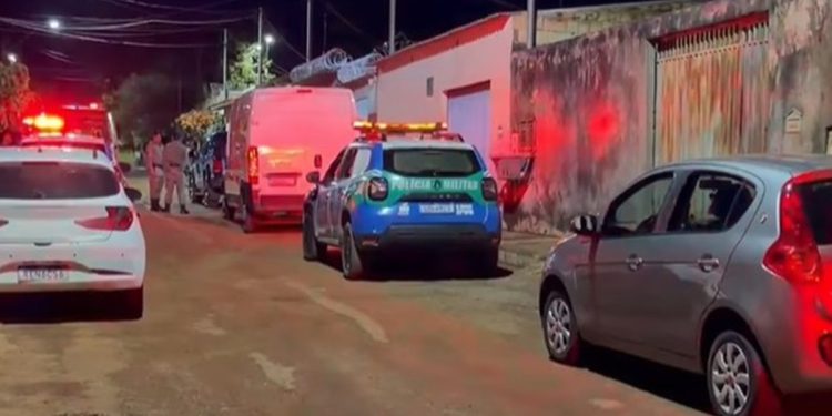 Homem é morto a tiros dentro de casa na frente do filho de 6 anos