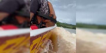 Barco naufraga com quatro pessoas e pescadores ficam à deriva