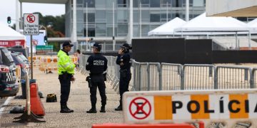 Ato do 8/1: Esplanada amanhece com bloqueios e segurança reforçada. Veja vídeo